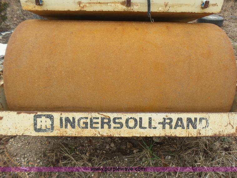 image for item L5459 Ingersoll Rand DA40 double drum roller compactor