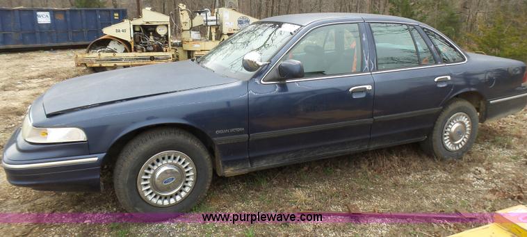 image for item L5460 1995 Ford Crown Victoria Police Interceptor