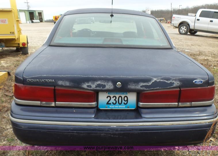 image for item L5460 1995 Ford Crown Victoria Police Interceptor