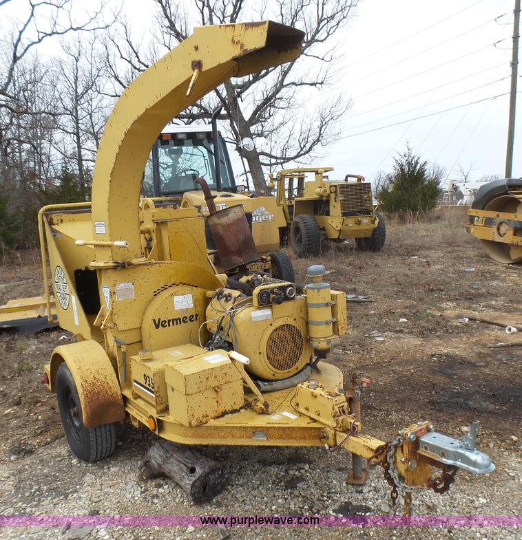 image for item L5461 Vermeer 935 wood chipper