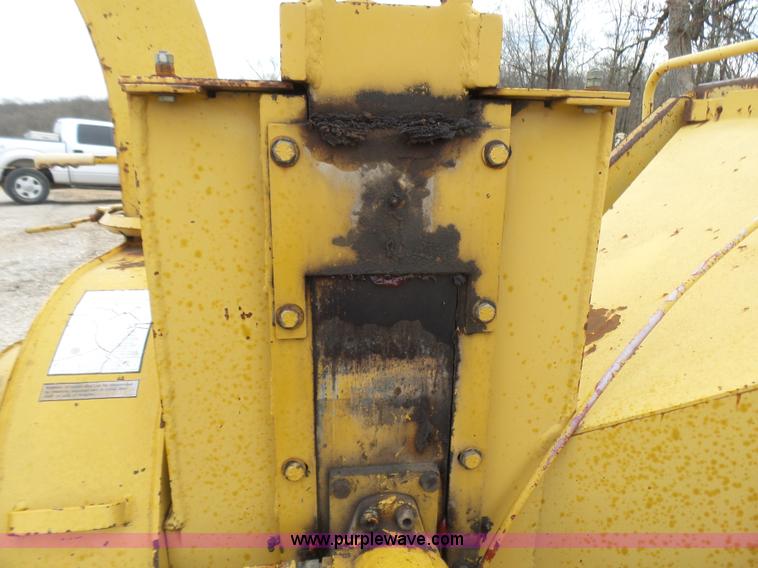 image for item L5461 Vermeer 935 wood chipper