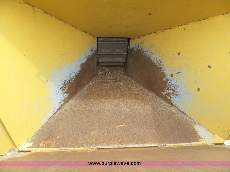 image for item L5461 Vermeer 935 wood chipper