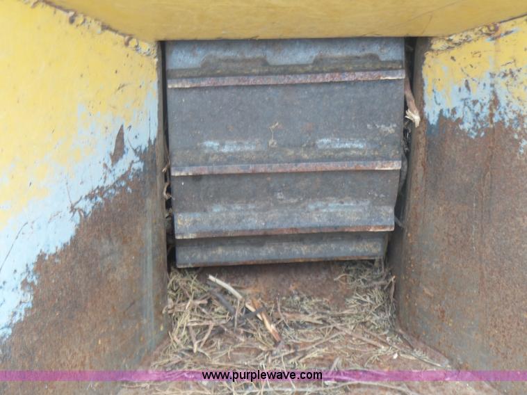 image for item L5461 Vermeer 935 wood chipper