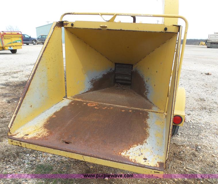 image for item L5461 Vermeer 935 wood chipper