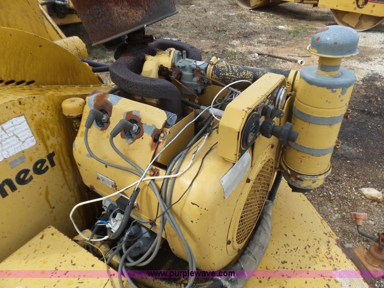 image for item L5461 Vermeer 935 wood chipper