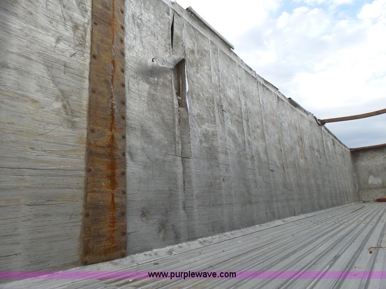 image for item L5462 2001 Travis S/102 walking floor trailer