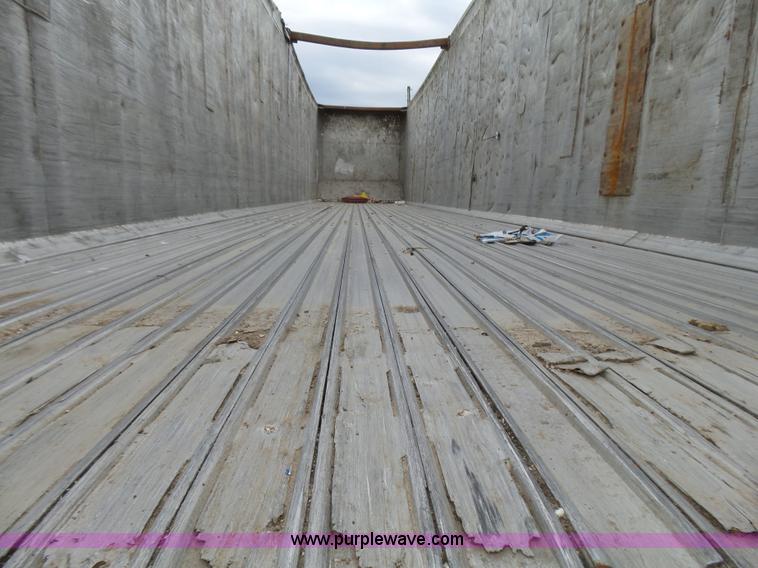 image for item L5462 2001 Travis S/102 walking floor trailer