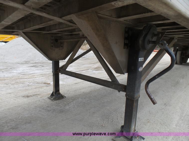 image for item L5462 2001 Travis S/102 walking floor trailer