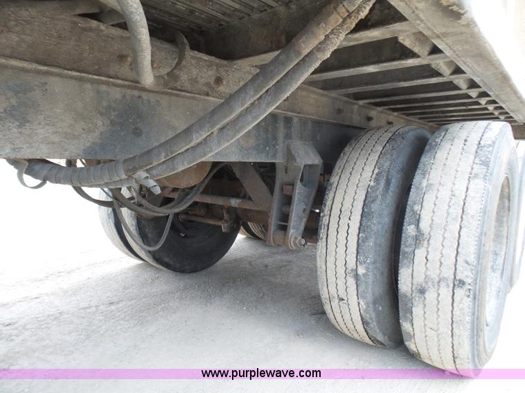 image for item L5462 2001 Travis S/102 walking floor trailer