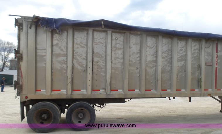 image for item L5462 2001 Travis S/102 walking floor trailer