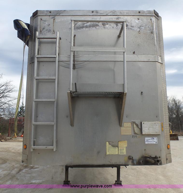 image for item L5462 2001 Travis S/102 walking floor trailer