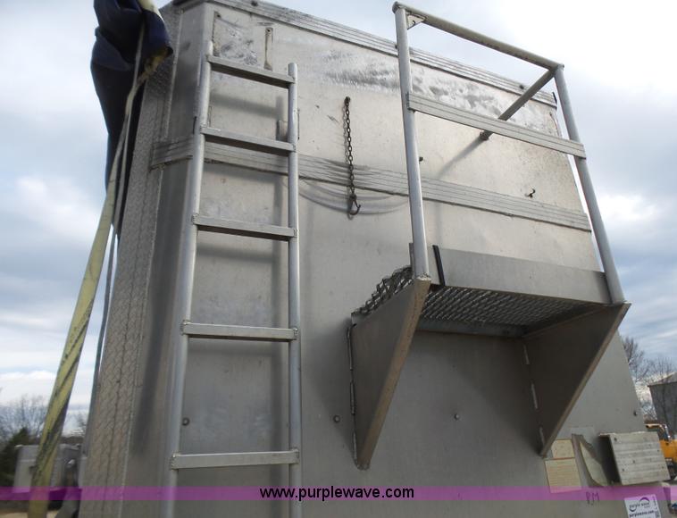 image for item L5462 2001 Travis S/102 walking floor trailer