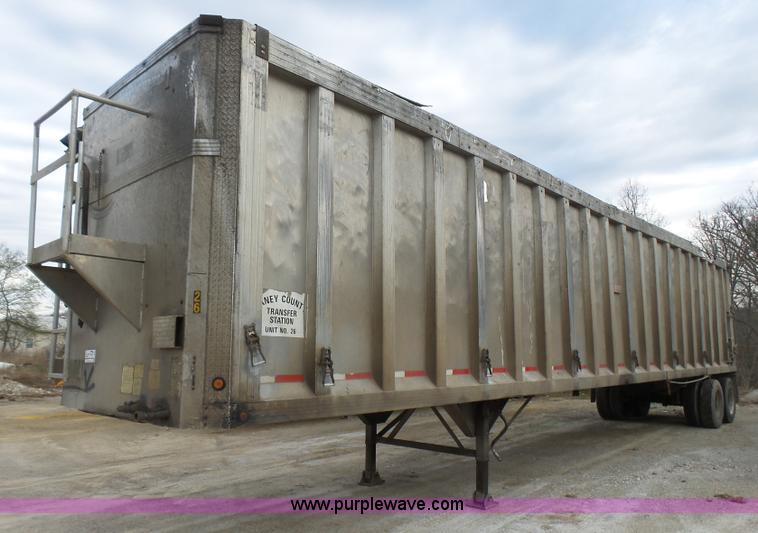 image for item L5463 2001 Travis S/102 walking floor trailer