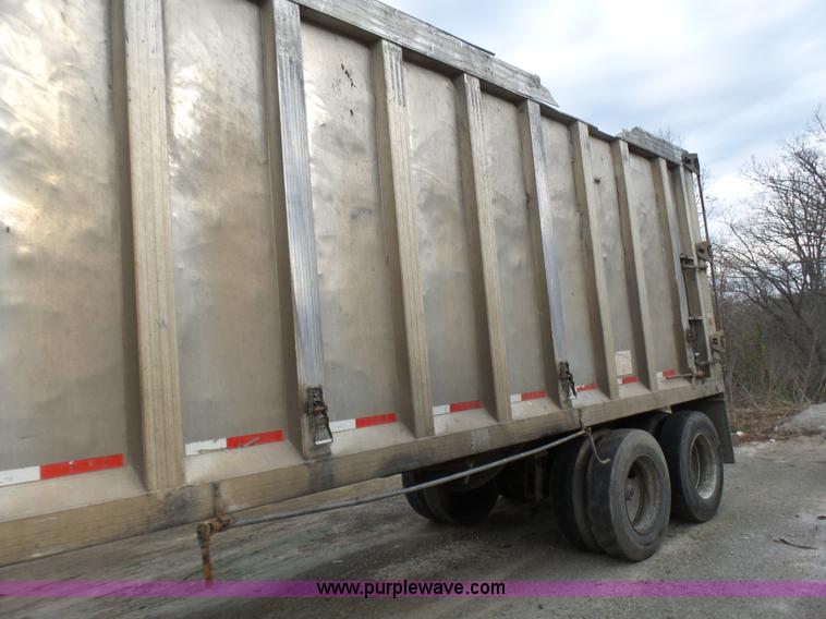image for item L5463 2001 Travis S/102 walking floor trailer