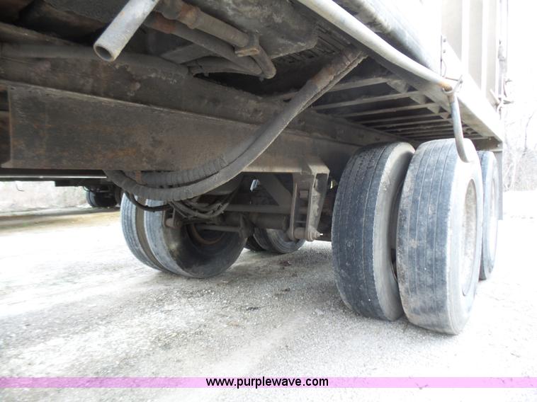 image for item L5463 2001 Travis S/102 walking floor trailer