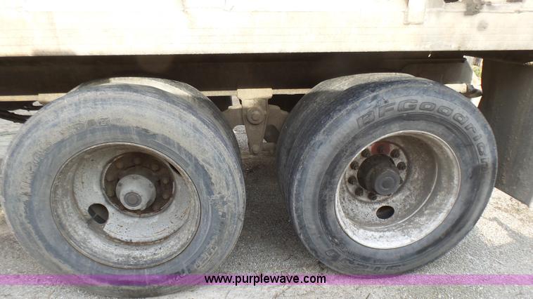 image for item L5463 2001 Travis S/102 walking floor trailer