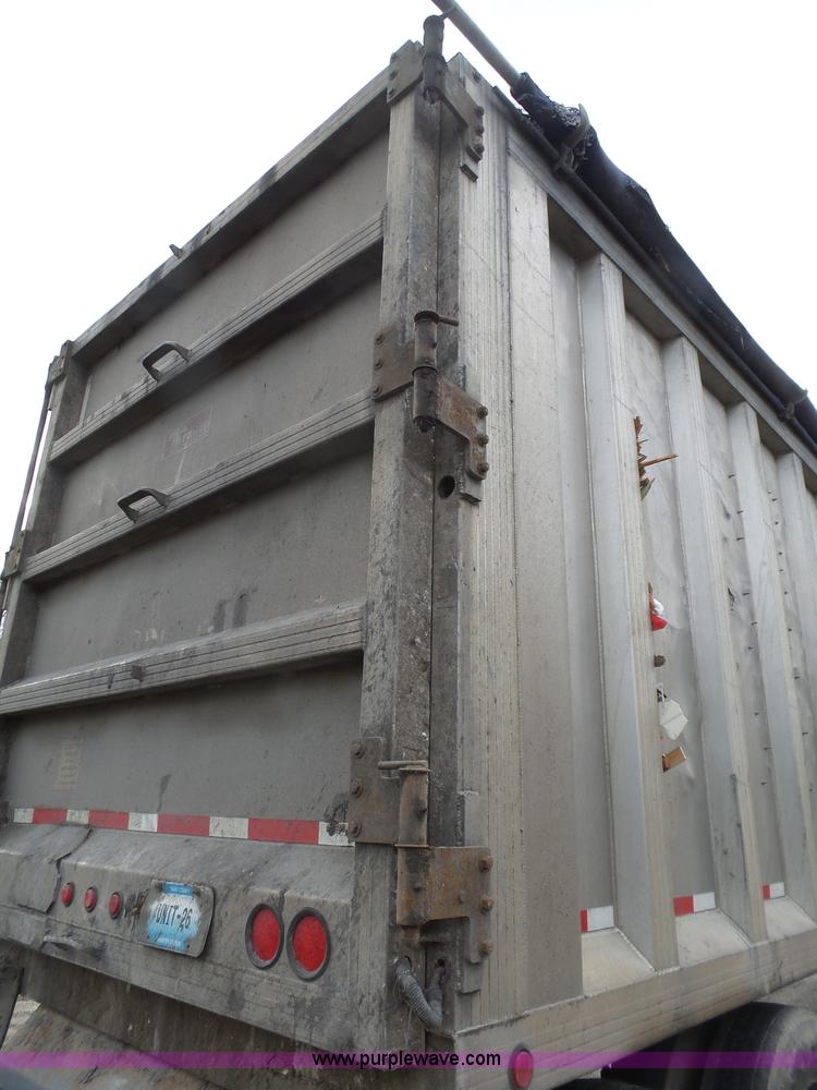 image for item L5463 2001 Travis S/102 walking floor trailer