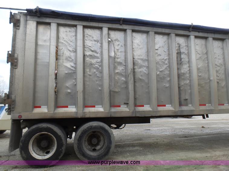 image for item L5463 2001 Travis S/102 walking floor trailer