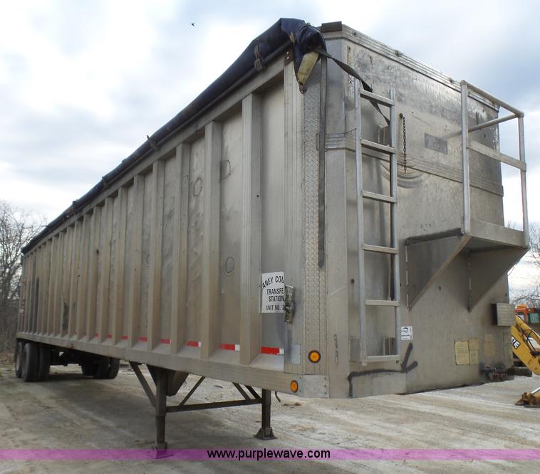 image for item L5463 2001 Travis S/102 walking floor trailer