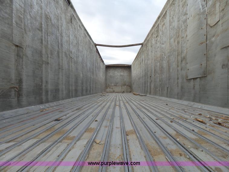 image for item L5463 2001 Travis S/102 walking floor trailer