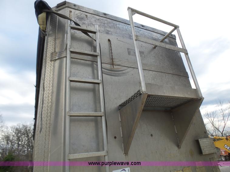 image for item L5463 2001 Travis S/102 walking floor trailer