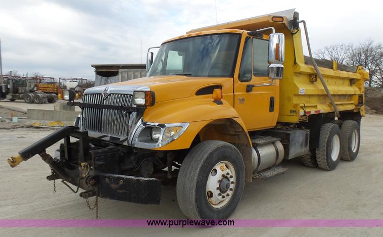 image for item L5464 2006 International 7400 dump truck