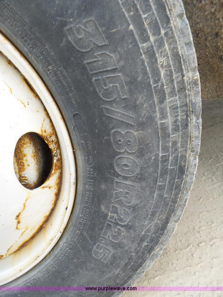 image for item L5464 2006 International 7400 dump truck