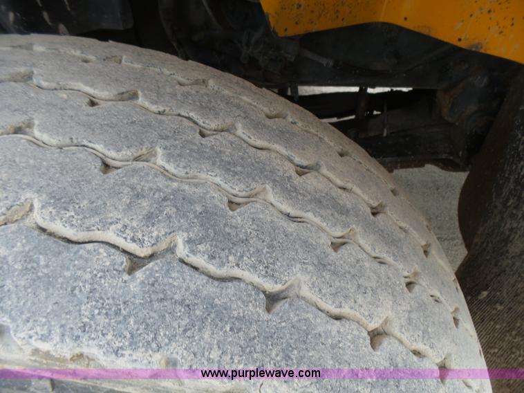 image for item L5464 2006 International 7400 dump truck