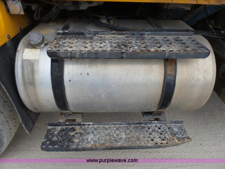 image for item L5464 2006 International 7400 dump truck