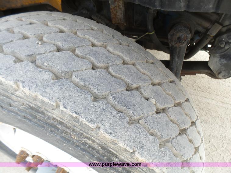 image for item L5464 2006 International 7400 dump truck