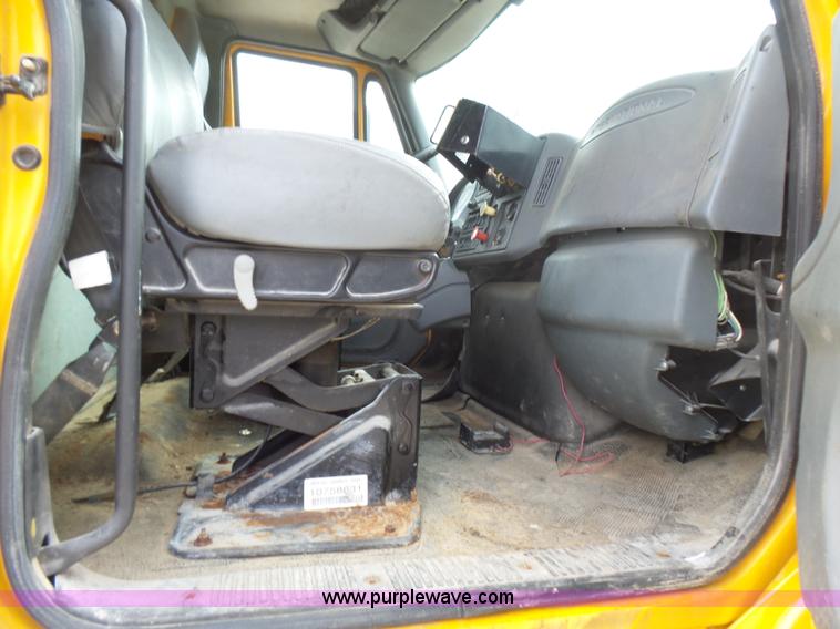 image for item L5464 2006 International 7400 dump truck