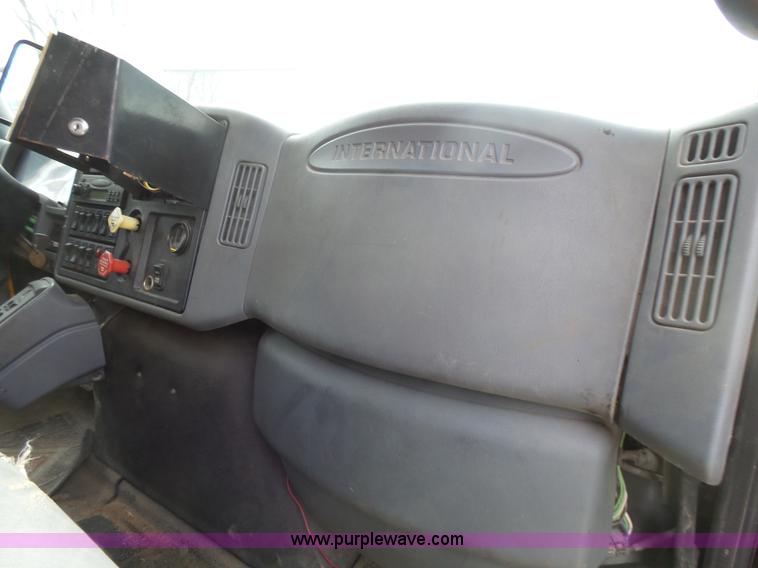 image for item L5464 2006 International 7400 dump truck