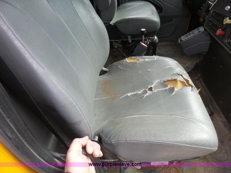 image for item L5464 2006 International 7400 dump truck