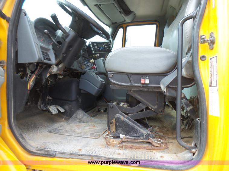 image for item L5464 2006 International 7400 dump truck