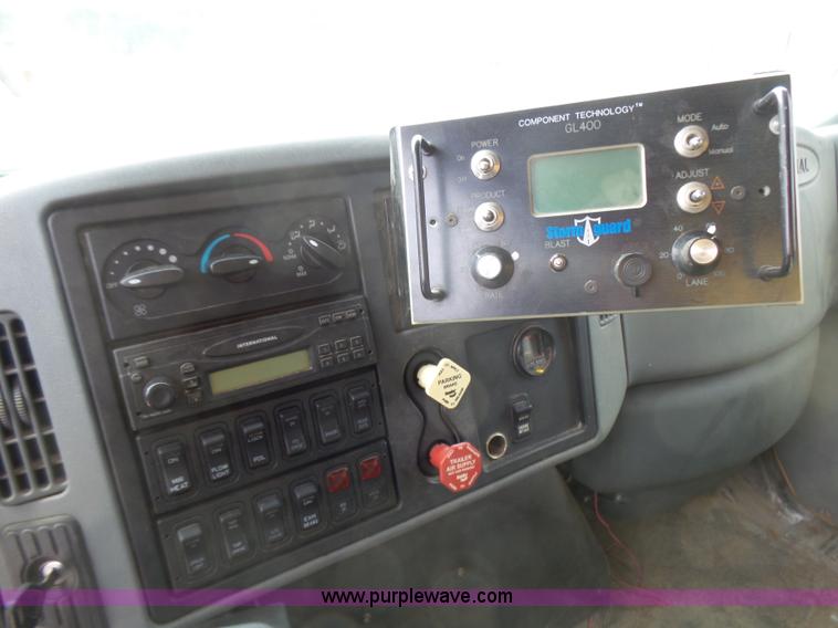 image for item L5464 2006 International 7400 dump truck