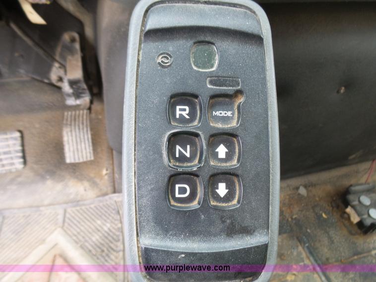 image for item L5464 2006 International 7400 dump truck