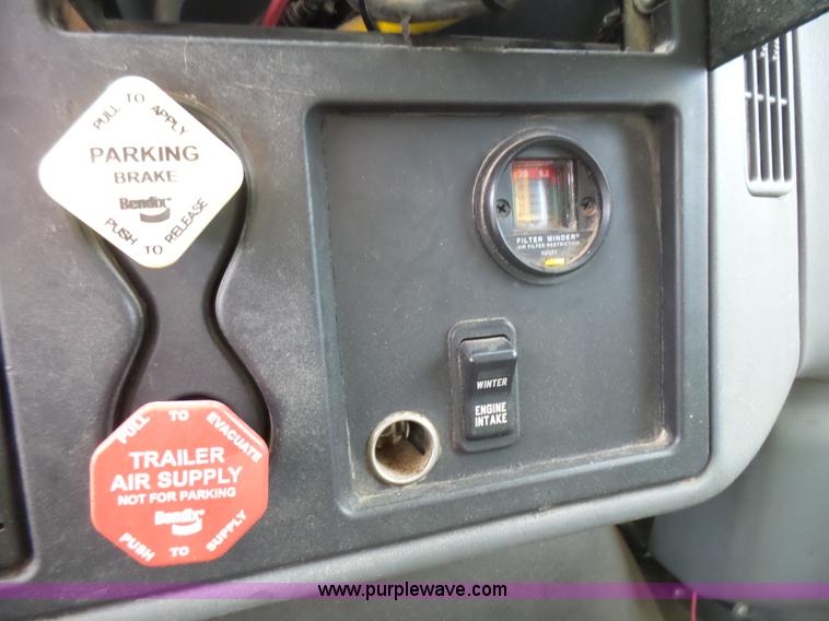 image for item L5464 2006 International 7400 dump truck