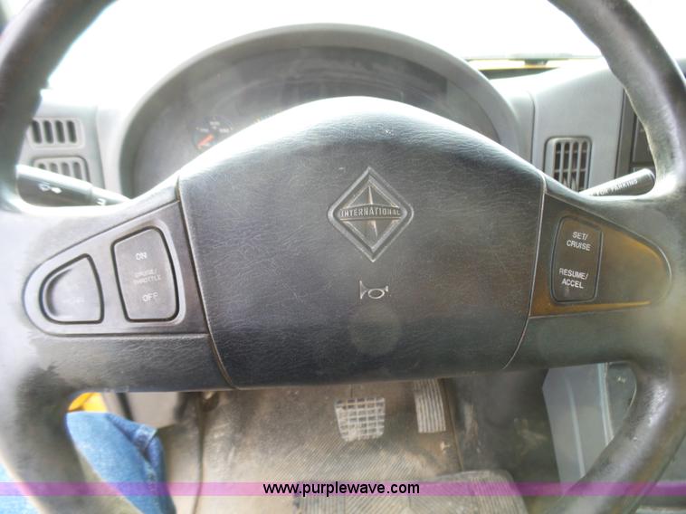 image for item L5464 2006 International 7400 dump truck