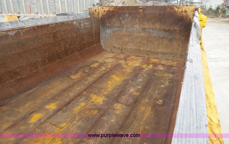 image for item L5464 2006 International 7400 dump truck