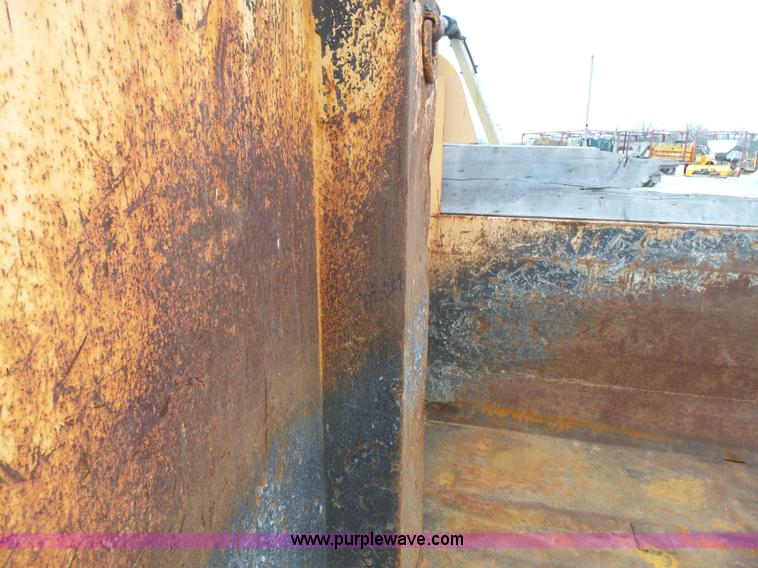 image for item L5464 2006 International 7400 dump truck