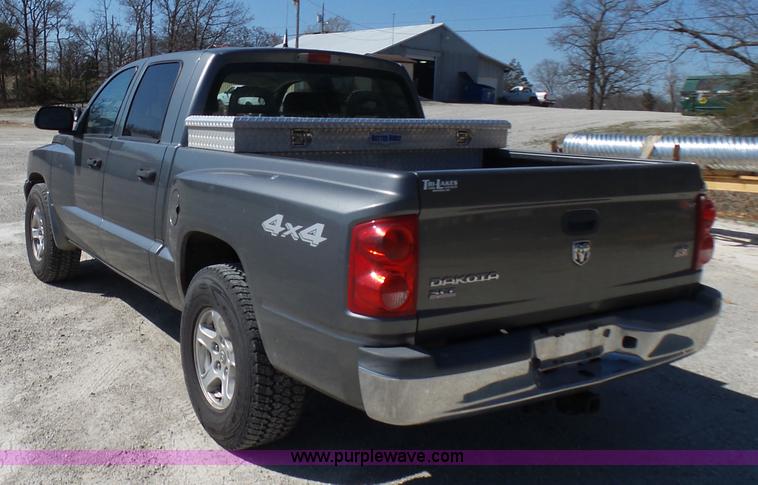 image for item L5470 2006 Dodge Dakota SLT Quad Cab pickup truck