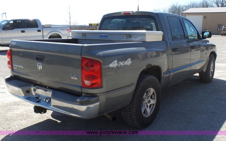 image for item L5470 2006 Dodge Dakota SLT Quad Cab pickup truck