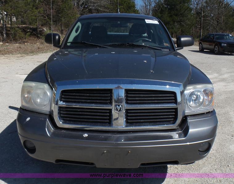 image for item L5470 2006 Dodge Dakota SLT Quad Cab pickup truck