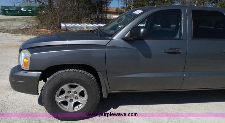 image for item L5470 2006 Dodge Dakota SLT Quad Cab pickup truck