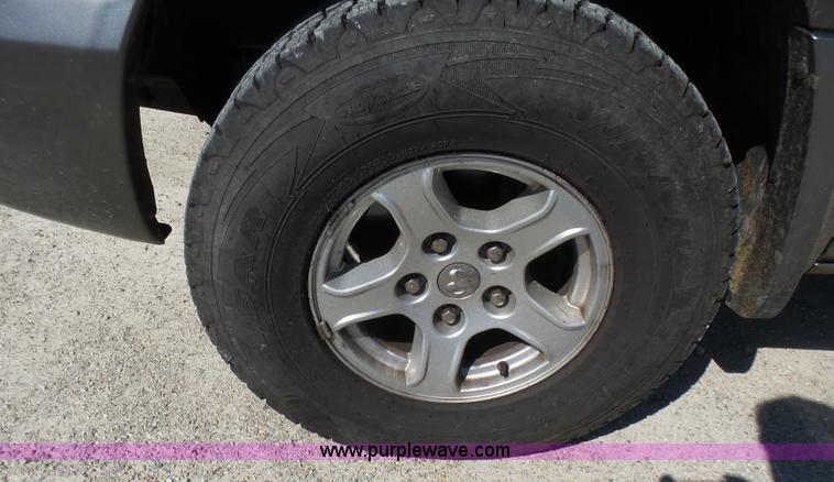 image for item L5470 2006 Dodge Dakota SLT Quad Cab pickup truck