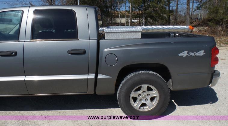 image for item L5470 2006 Dodge Dakota SLT Quad Cab pickup truck