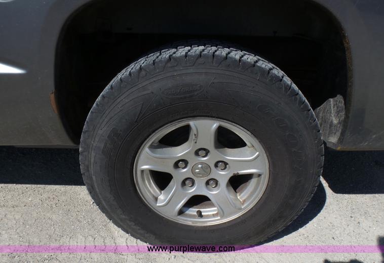 image for item L5470 2006 Dodge Dakota SLT Quad Cab pickup truck