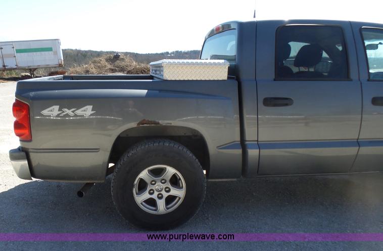 image for item L5470 2006 Dodge Dakota SLT Quad Cab pickup truck