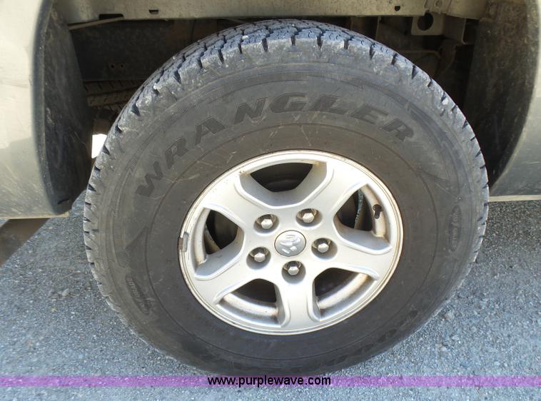 image for item L5470 2006 Dodge Dakota SLT Quad Cab pickup truck