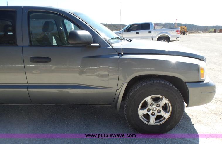 image for item L5470 2006 Dodge Dakota SLT Quad Cab pickup truck